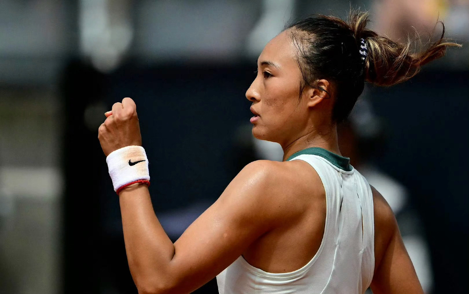 关于字母哥与70激战中国队分钟，领先优势明显胜负难料！，大坂直美焦点对战观众掌声雷动的信息开云在线