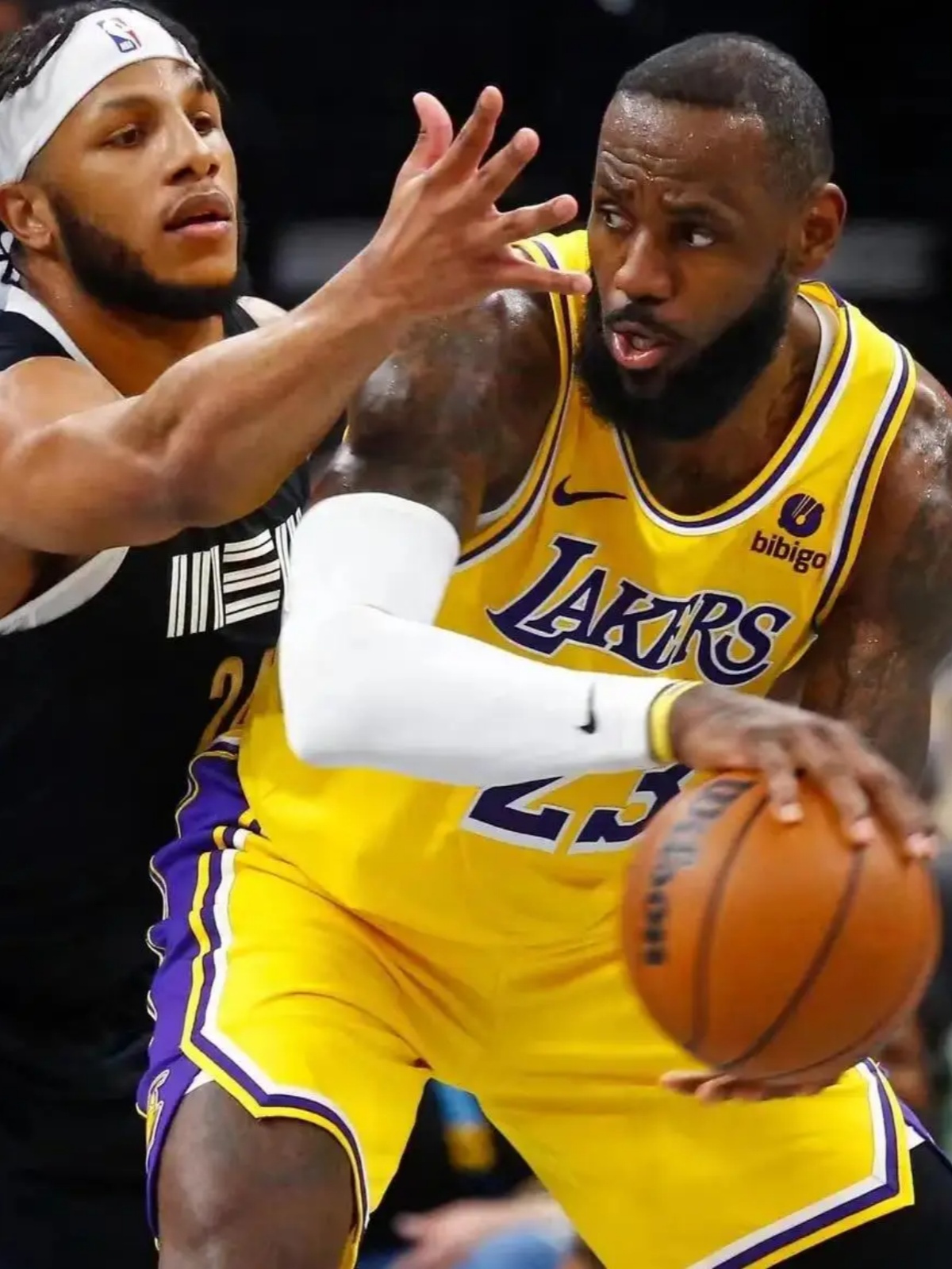  詹姆斯迎来十二赛季出色发挥，SKT观众热烈欢呼！气势如虹延续开云娱乐