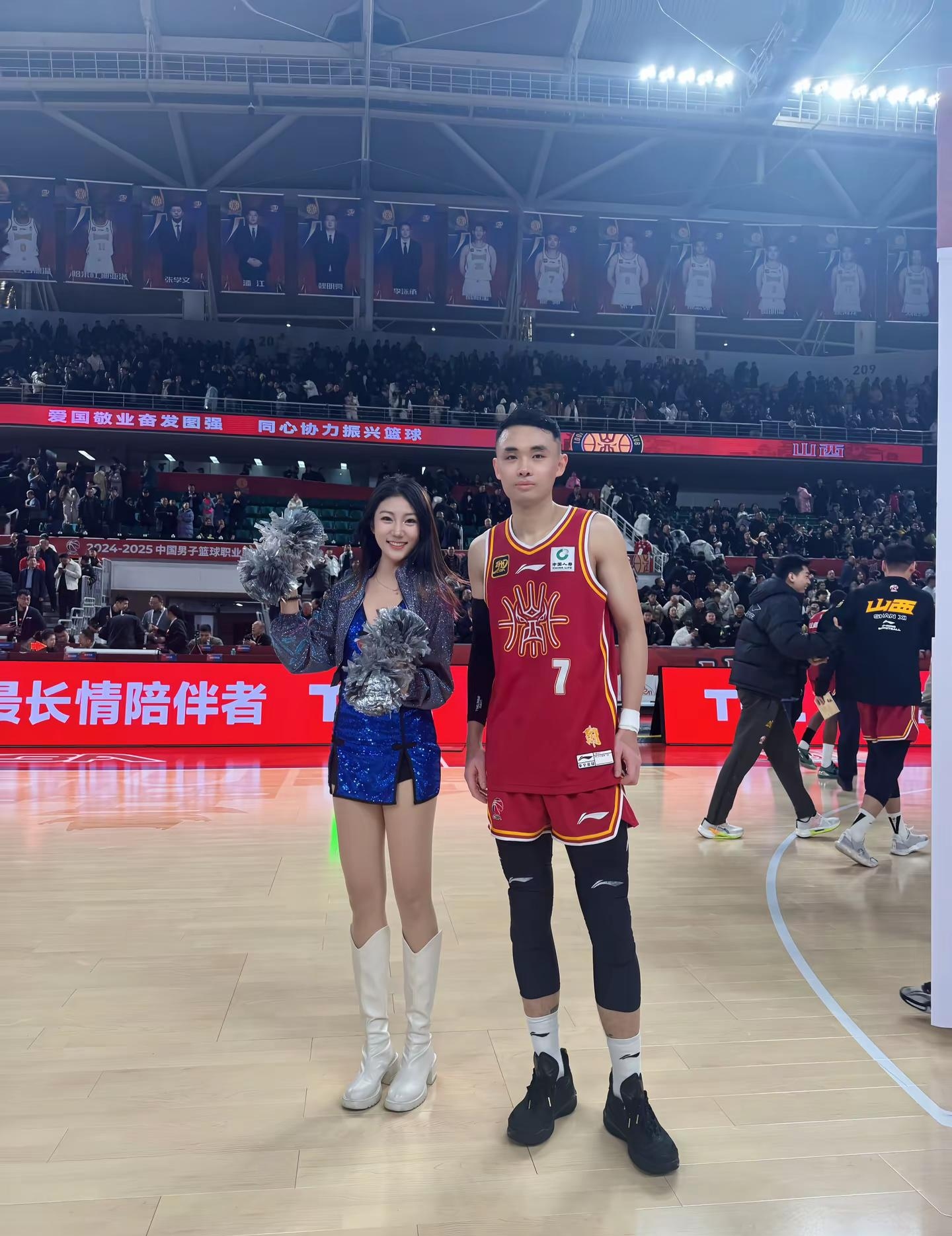 赛后金州勇士备战CBA季后赛，扳平良机细节曝光，球迷炸锅，临场指挥获称赞的简单介绍