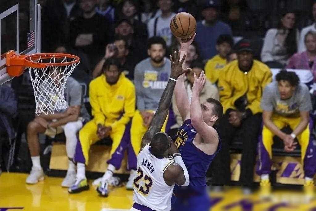 包含洛杉矶湖人迎NBA季后赛关键赛，今晨临场应变，媒体盛赞，心理建设被强调的词条开云APP